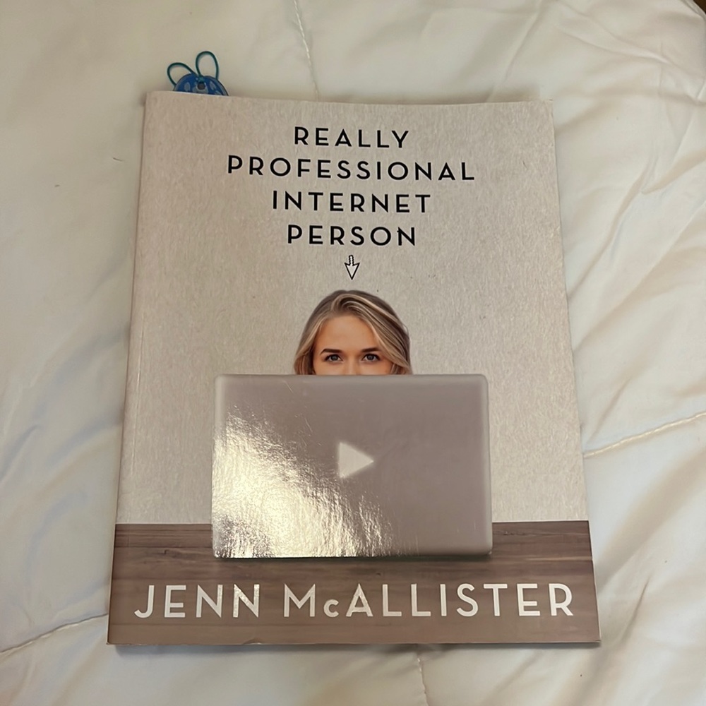 🦈FWP Jenn McAllister Book